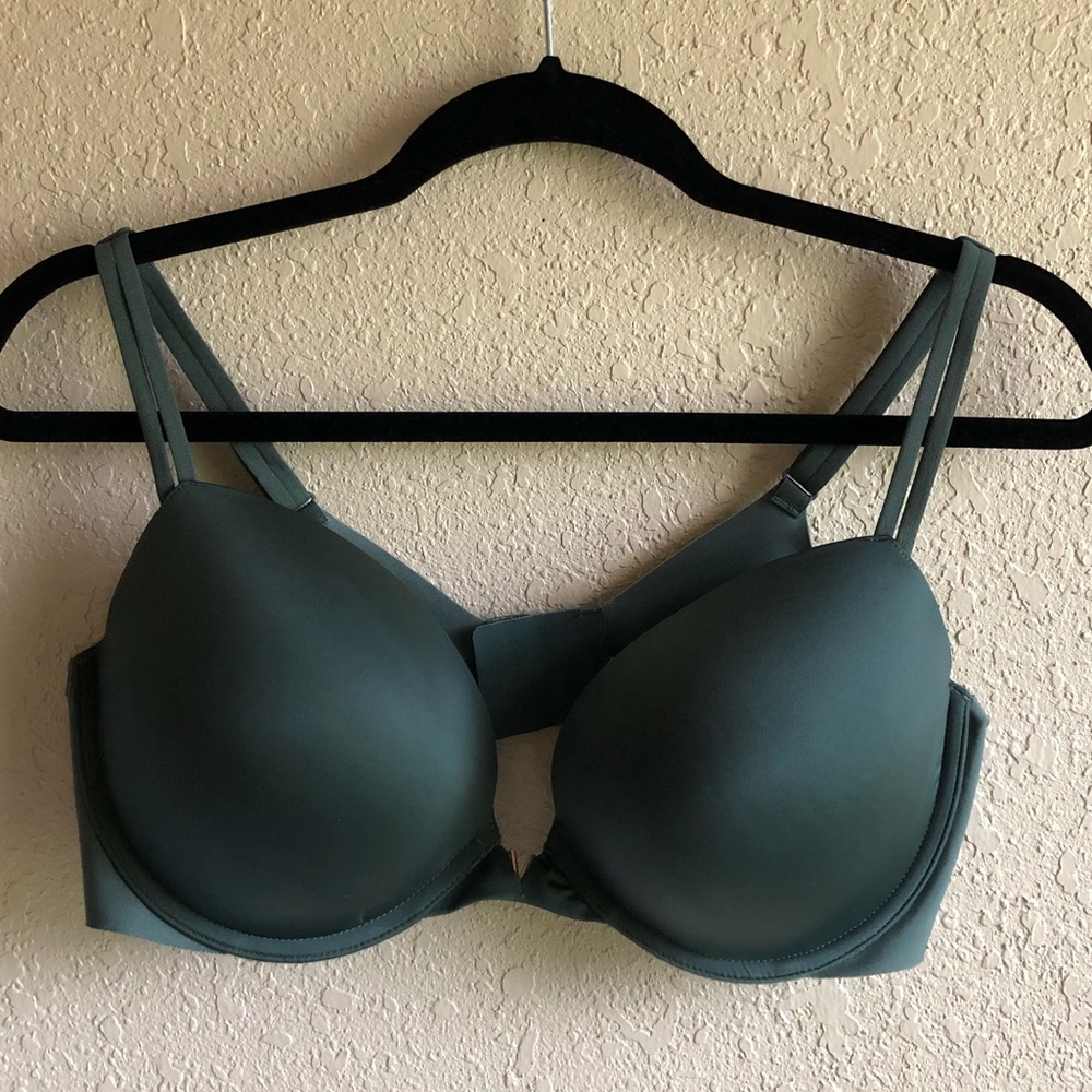 💋 Victoria’s Secret Green Push-Up Bra 💋